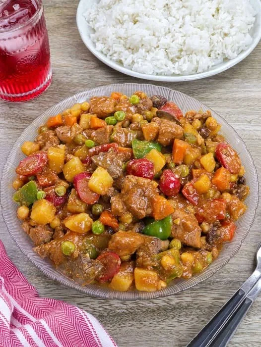 Beef noodle stir fry with colorful vegetables and tender meat ready to serve